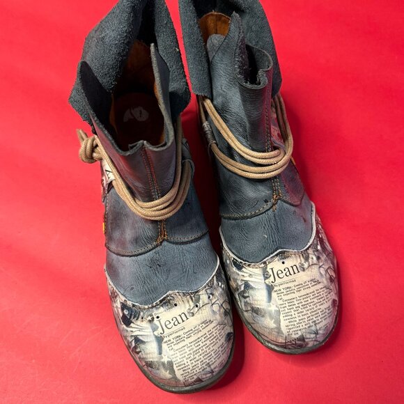 Artsy Leather Booties with Newsprint Magic: Retro TMA Eyes Statement Shoes - Picture 3 of 12